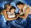 Малыш спит с родителями: за и против