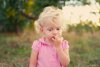 Что делать, если ребенок грызет ногти: отвечает психолог