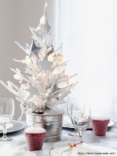 Christmas-Tree-with-Silver-And-White-Decorations-1 (480x640, 111Kb)
