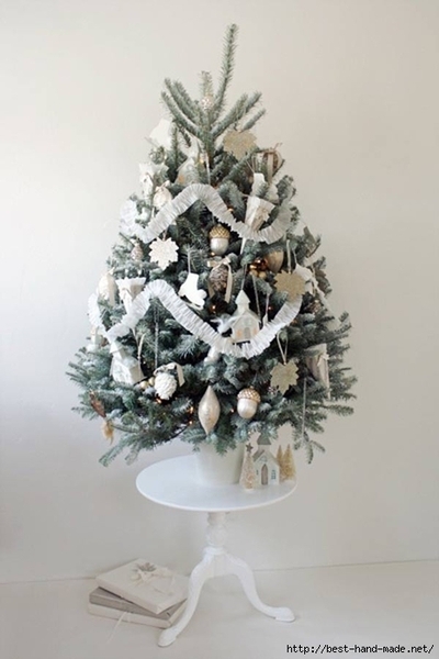 exciting-silver-and-white-christmas-tree-decorations-27 (466x700, 148Kb)